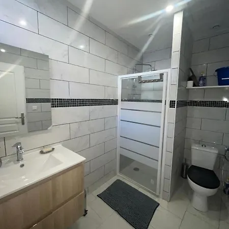 Guest house Maisonnette Avec Jardin Piscine Non Accessible Marseille