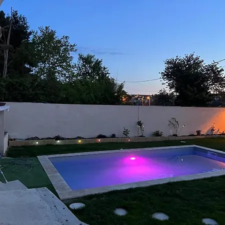 Maisonnette Avec Jardin Piscine Non Accessible *