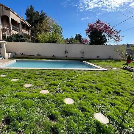 Maisonnette Avec Jardin Piscine Non Accessible Marseille